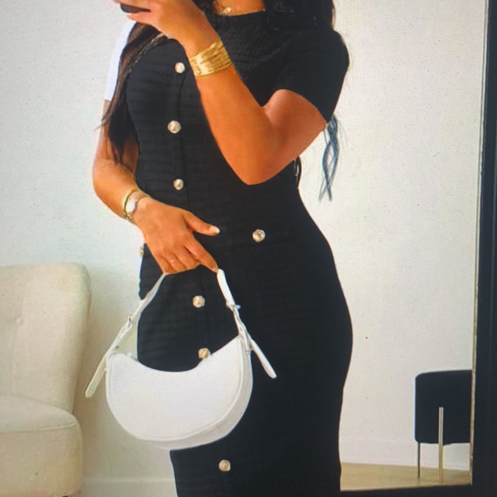 Black Button-Front Knit Midi Dress - Elegant Everyday Style - Picture 3 of 6